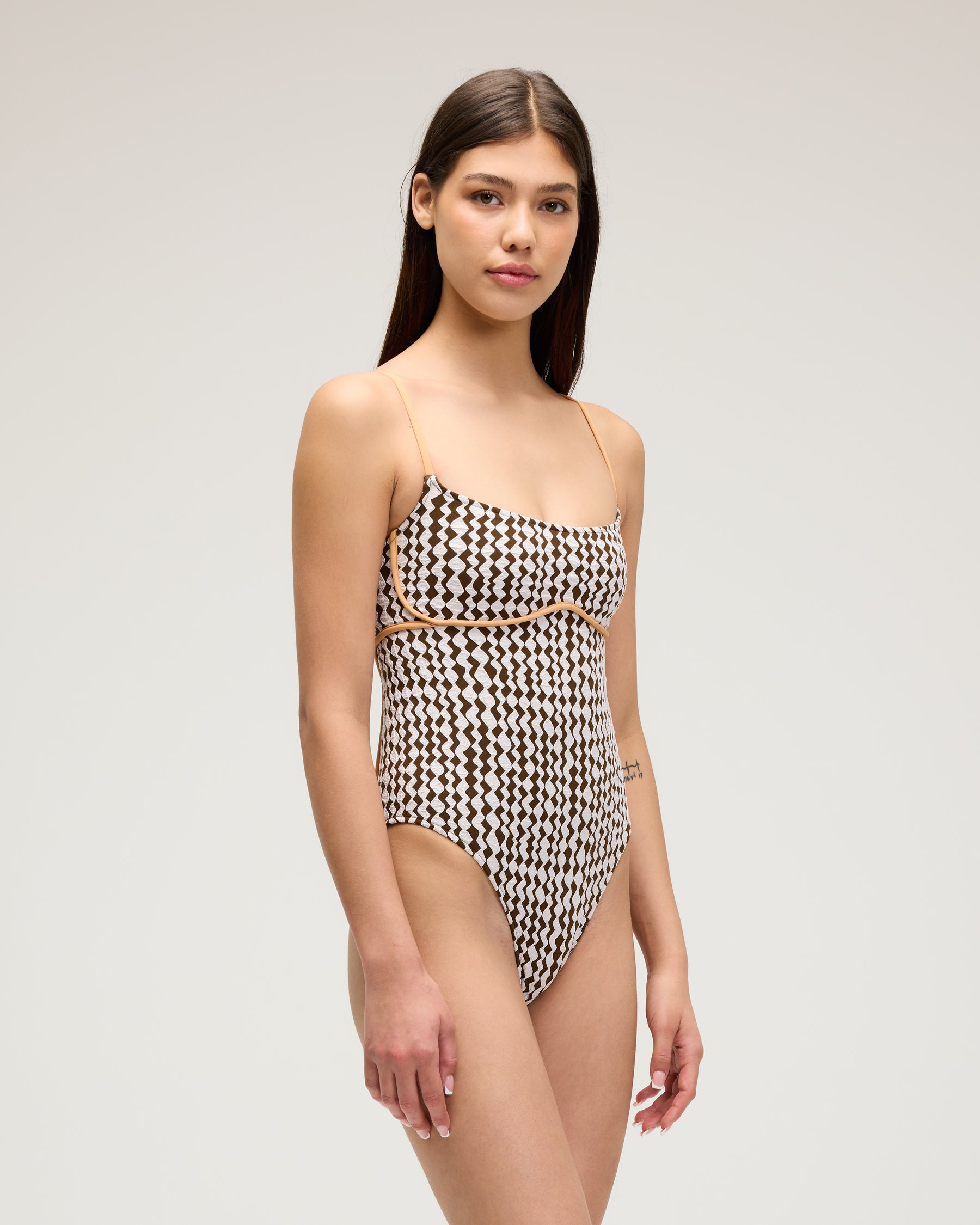 Canaria One Piece - Curly Currents